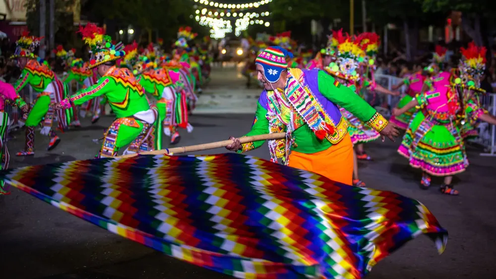 fotogaleria-comenzaron-los-corsos-en-la-ciudad-de-san-ramon-de-la-nueva-oran-lo-mas-famosos-y-tradicionales-de-la-provincia-de-salta-que-cada-ano-atraen-a-miles-de-visitantes-locales-y-extranjeros-1496512